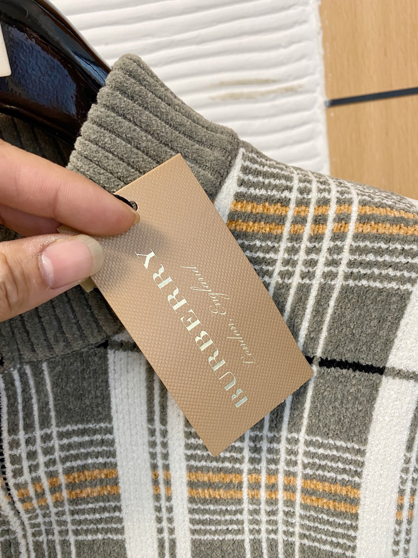 Burberry 品牌：巴宝莉 秋冬 开衫羊毛衫 全品相 羊毛混纺面料
