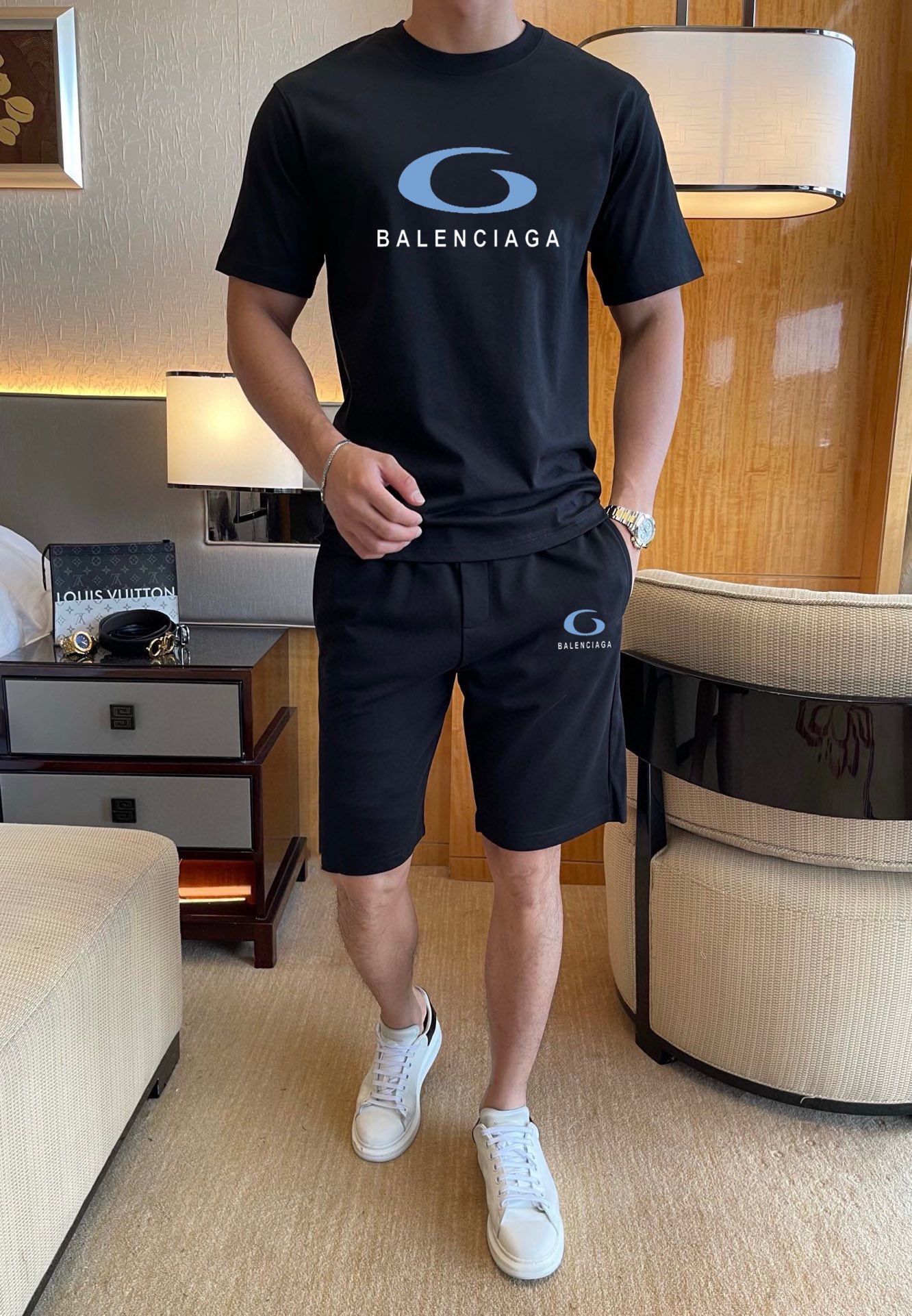 Balenciaga 品牌：巴黎世家 2026新款男士短袖短裤套装 销售 市面高端版本 手感细腻柔软 让你穿着更加舒适 立体裁剪版型超赞 尺码:M-5XL下单请报身高体重