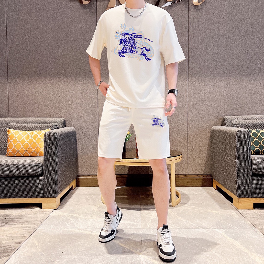 Burberry 品牌：巴宝莉 2026新款男士短袖短裤套装 销售 市面高端版本 手感细腻柔软 让你穿着更加舒适 立体裁剪版型超赞 尺码:M-5XL下单请报身高体重