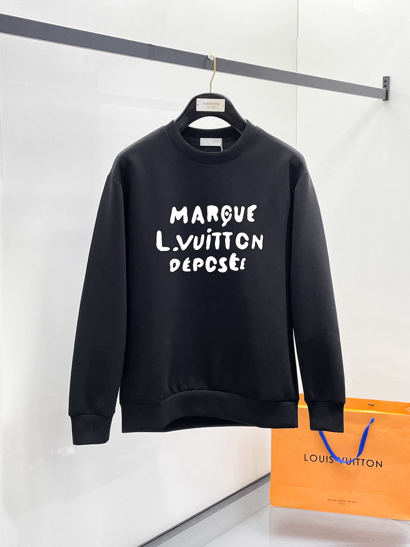 P100 Marca: LV (Fat Man Gospel) 2026ss última sudadera de manga larga y cuello redondo a principios de primavera, a la …