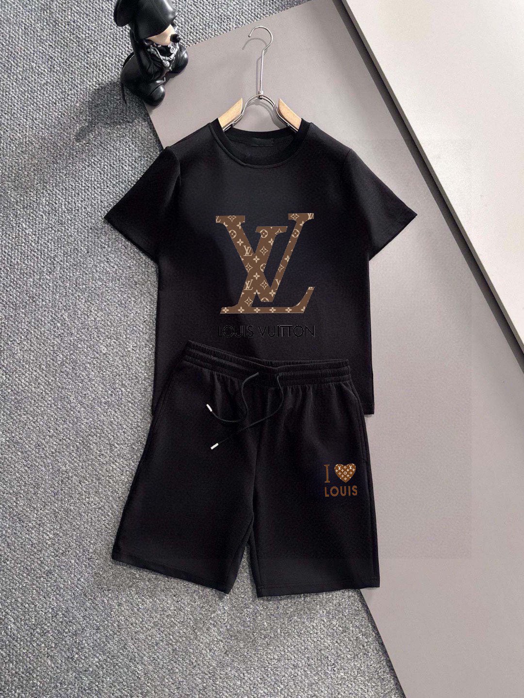 P120 Marca: LV 2026 ¡Nuevo traje corto de manga corta para hombre! ¡Ventas sincrónicas en el sitio web oficial! ¡Versió…