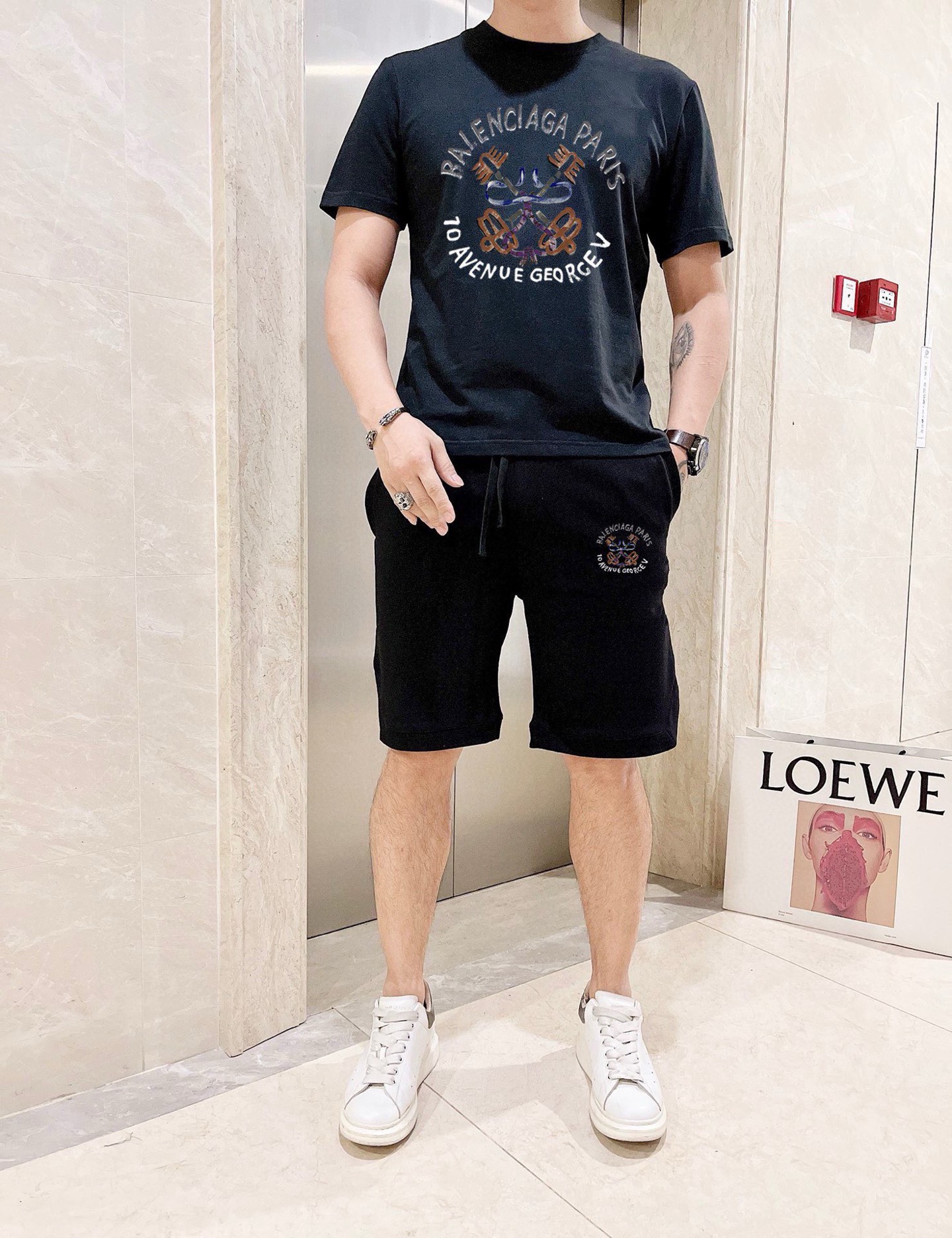 Balenciaga 品牌： 巴黎世家 2026新款男士短袖短裤套装 销售 市面高端版本 手感细腻柔软 让你穿着更加舒适 立体裁剪版型超赞 尺码:M-5XL下单请报身高体重