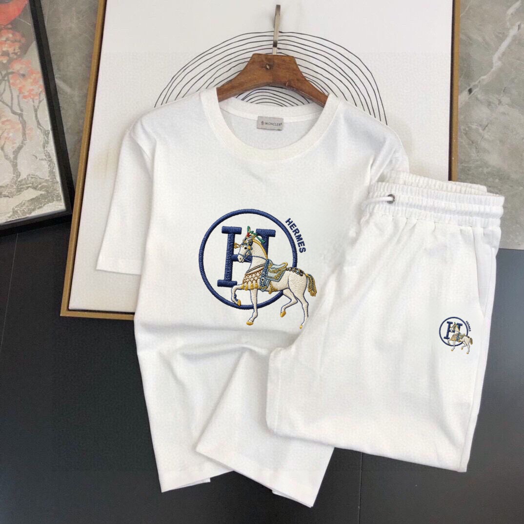 Hermès 品牌：爱马仕 2026新款男士短袖短裤套装 销售 市面高端版本 手感细腻柔软 让你穿着更加舒适 立体裁剪版型超赞 尺码:M-5XL下单请报身高体重