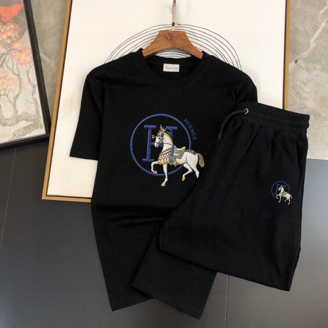 Hermès 品牌：爱马仕 2026新款男士短袖短裤套装 销售 市面高端版本 手感细腻柔软 让你穿着更加舒适 立体裁剪版型超赞 尺码:M-5XL下单请报身高体重