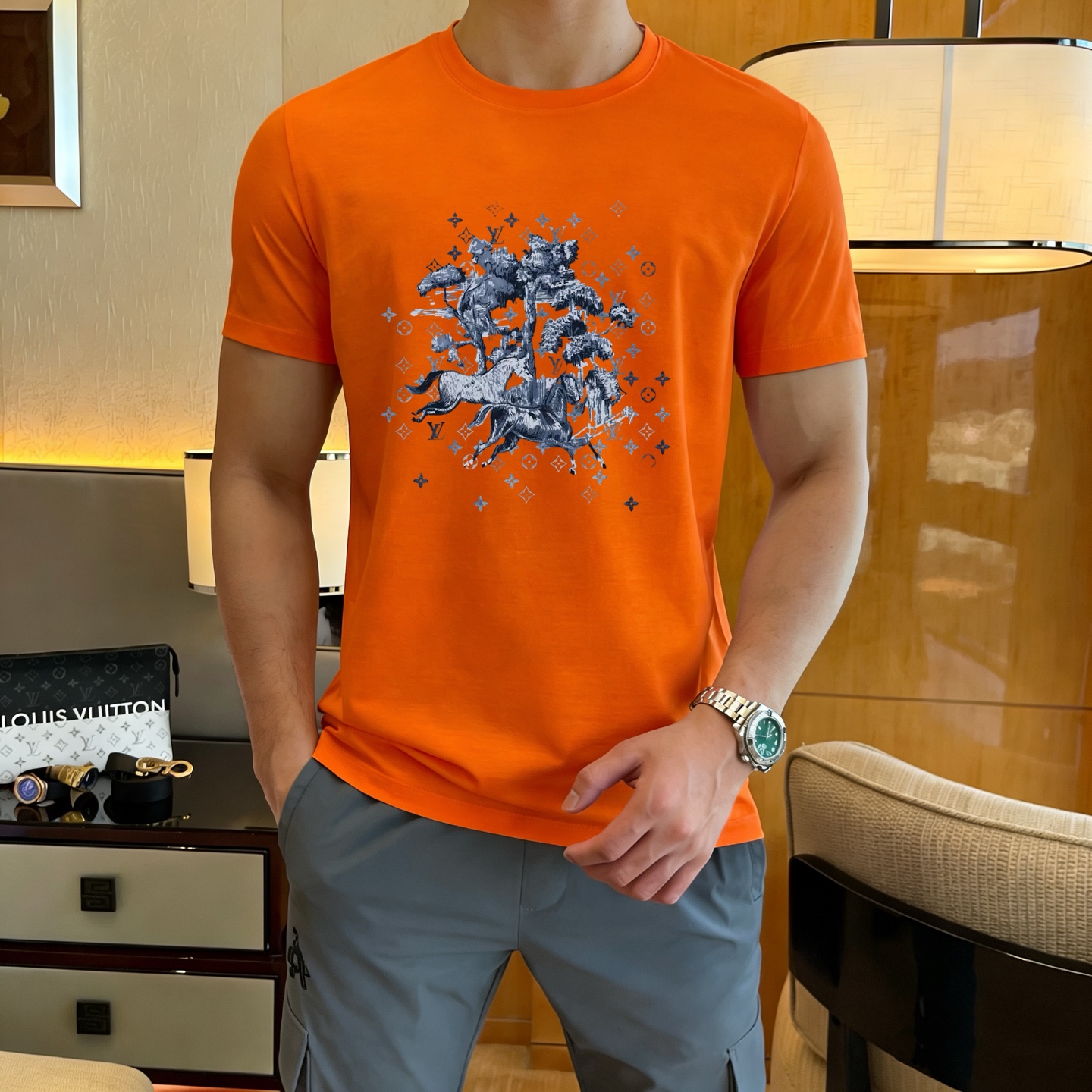 Louis Vuitton 品牌： LV (胖子福音) 男士休闲短袖T恤 2026春夏新品