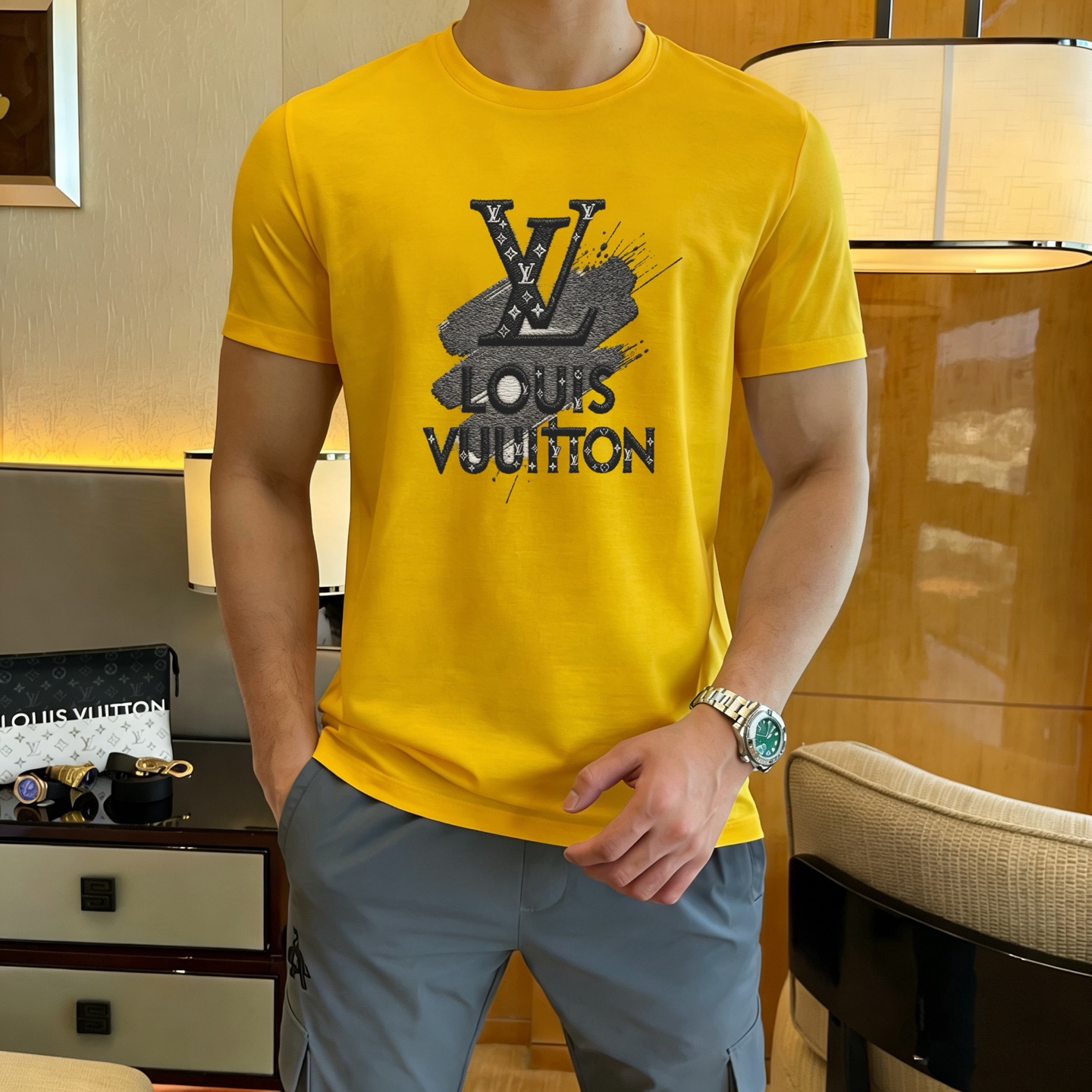 Louis Vuitton 品牌： LV (胖子福音) 男士休闲短袖T恤 2026春夏新品
