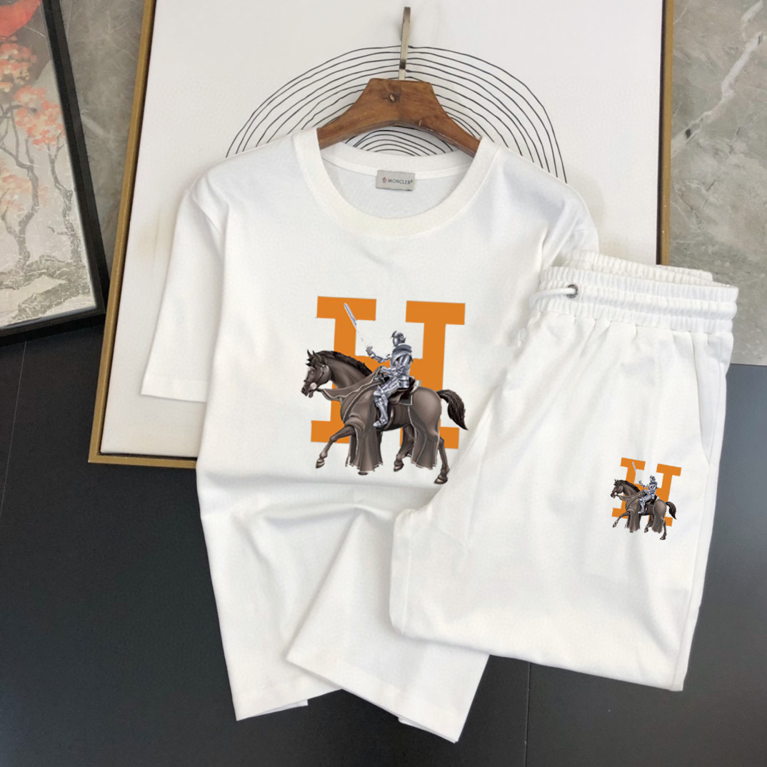 Hermès 品牌：爱马仕 2026新款男士短袖短裤套装 销售 市面高端版本 手感细腻柔软 让你穿着更加舒适 立体裁剪版型超赞 尺码:M-5XL下单请报身高体重