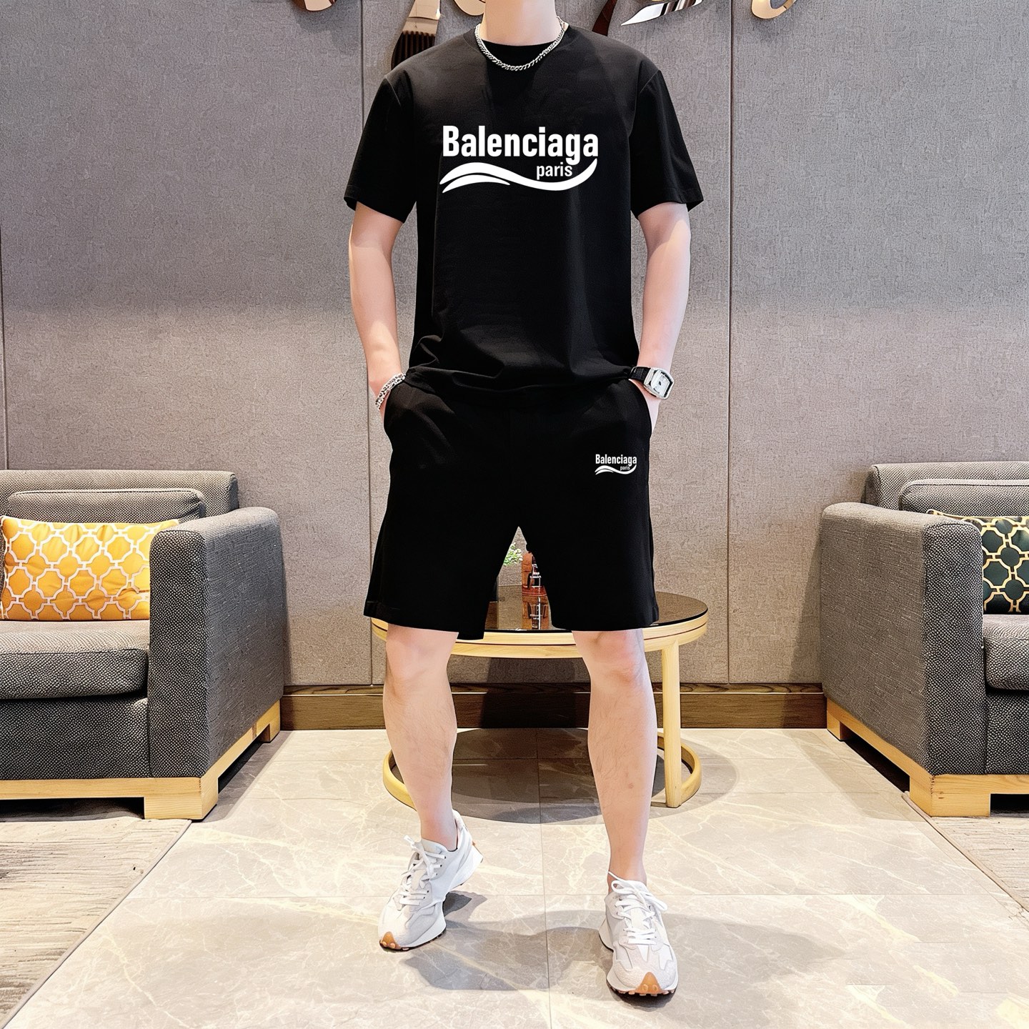 Balenciaga 品牌： 巴黎世家 2026新款男士短袖短裤套装 销售 市面高端版本 手感细腻柔软 让你穿着更加舒适 立体裁剪版型超赞 尺码:M-5XL下单请报身高体重