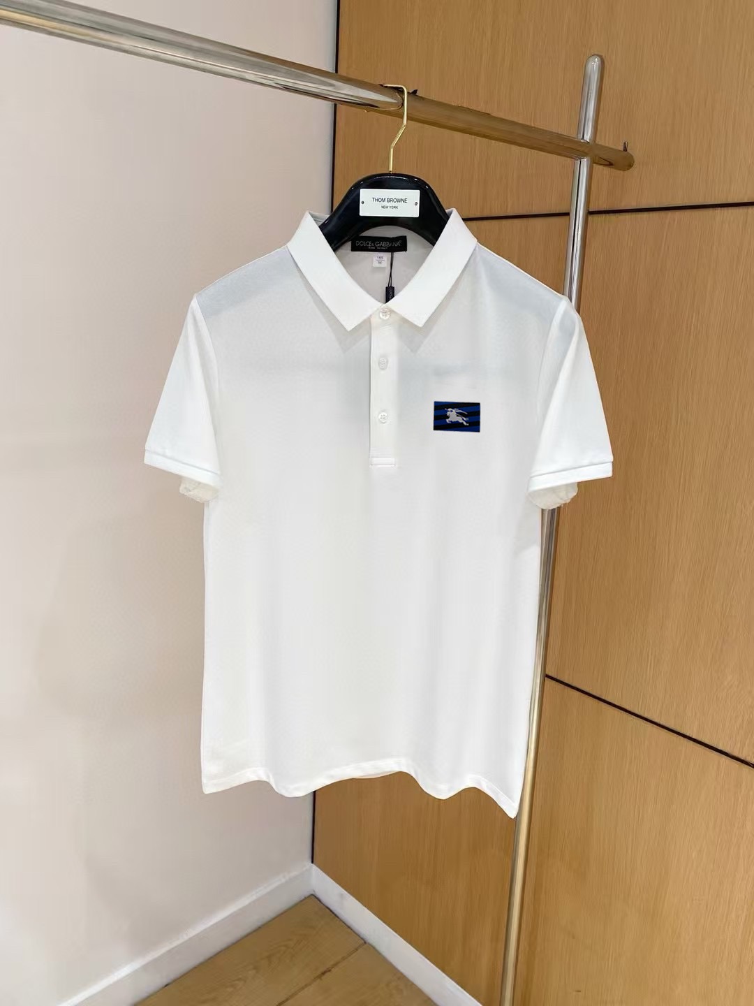 Burberry 品牌：巴宝莉 2026夏季新款翻领 全球 男装 简约 从容百搭