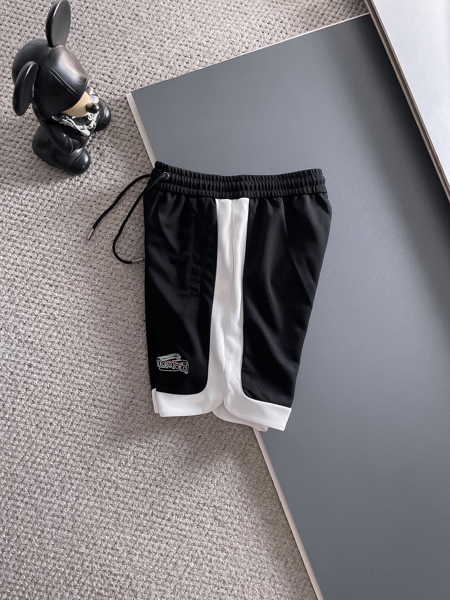 Balenciaga 品牌：巴黎世家 2026圆领短袖短裤套装 纯棉面料上身不会闷热 爽滑舒适的亲肤效果更加透气
