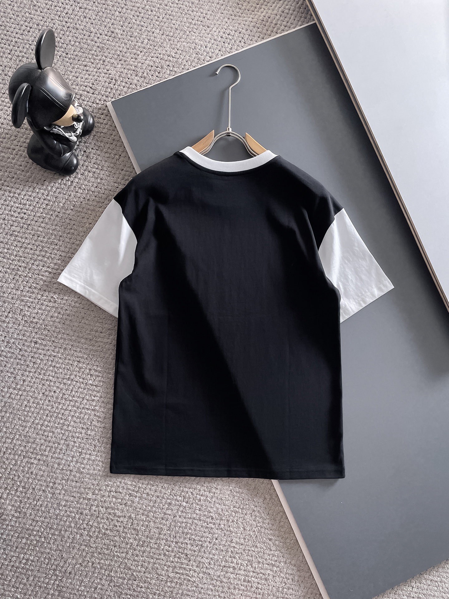 Balenciaga 品牌：巴黎世家 2026圆领短袖短裤套装 纯棉面料上身不会闷热 爽滑舒适的亲肤效果更加透气