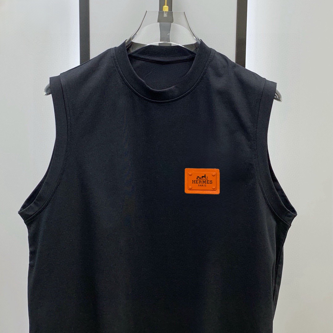 Hermès 品牌：爱马仕 2026夏季新品背心T袖 简约款式 任何人都可以轻松驾驶 进口定制丝光棉面料 手软舒适有型 吸汗透气