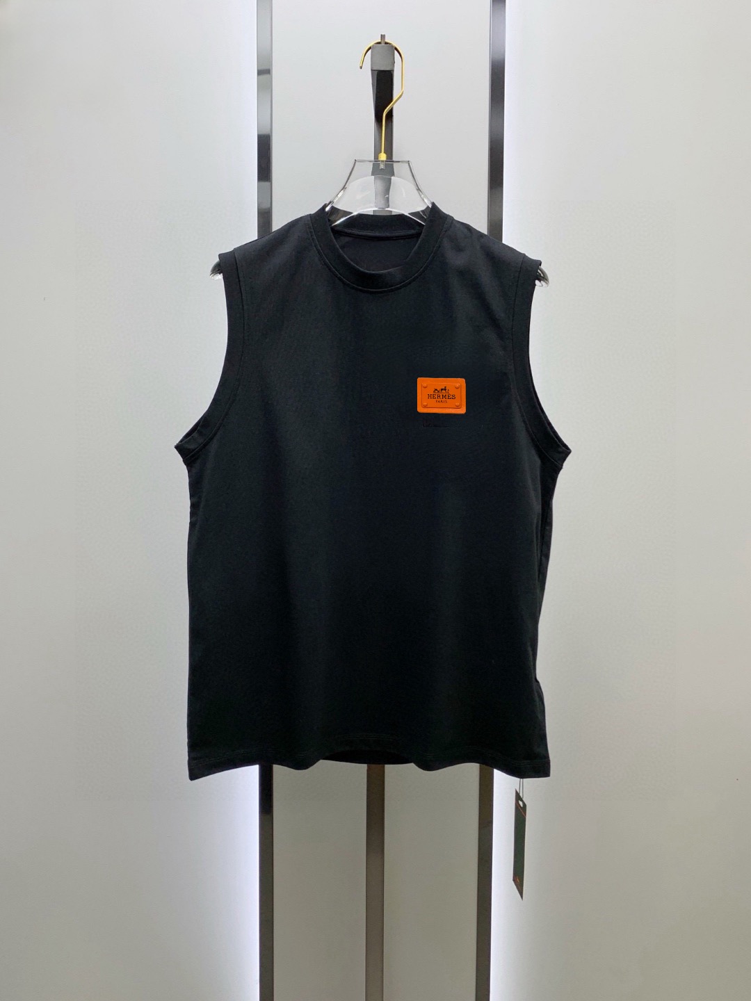 Hermès 品牌：爱马仕 2026夏季新品背心T袖 简约款式 任何人都可以轻松驾驶 进口定制丝光棉面料 手软舒适有型 吸汗透气