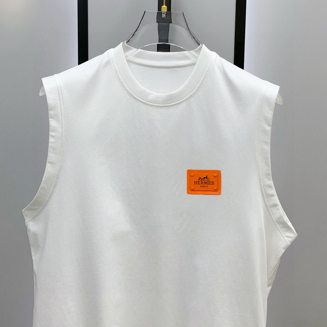 Hermès 品牌：爱马仕 2026夏季新品背心T袖 简约款式 任何人都可以轻松驾驶 进口定制丝光棉面料 手软舒适有型 吸汗透气