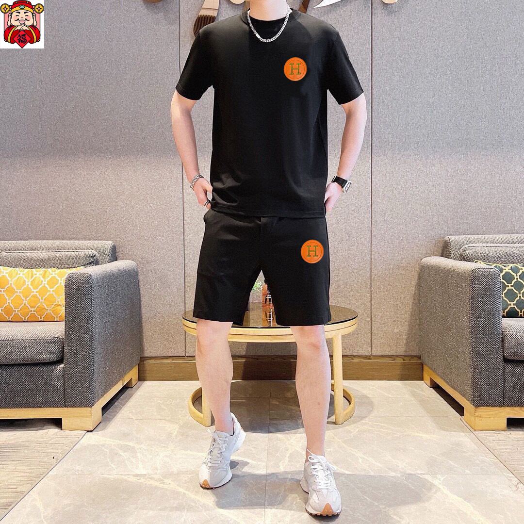Hermès 品牌：爱马仕 2026新款男士短袖短裤套装 销售 市面高端版本 手感细腻柔软 让你穿着更加舒适 立体裁剪版型超赞 尺码:M-5XL下单请报身高体重