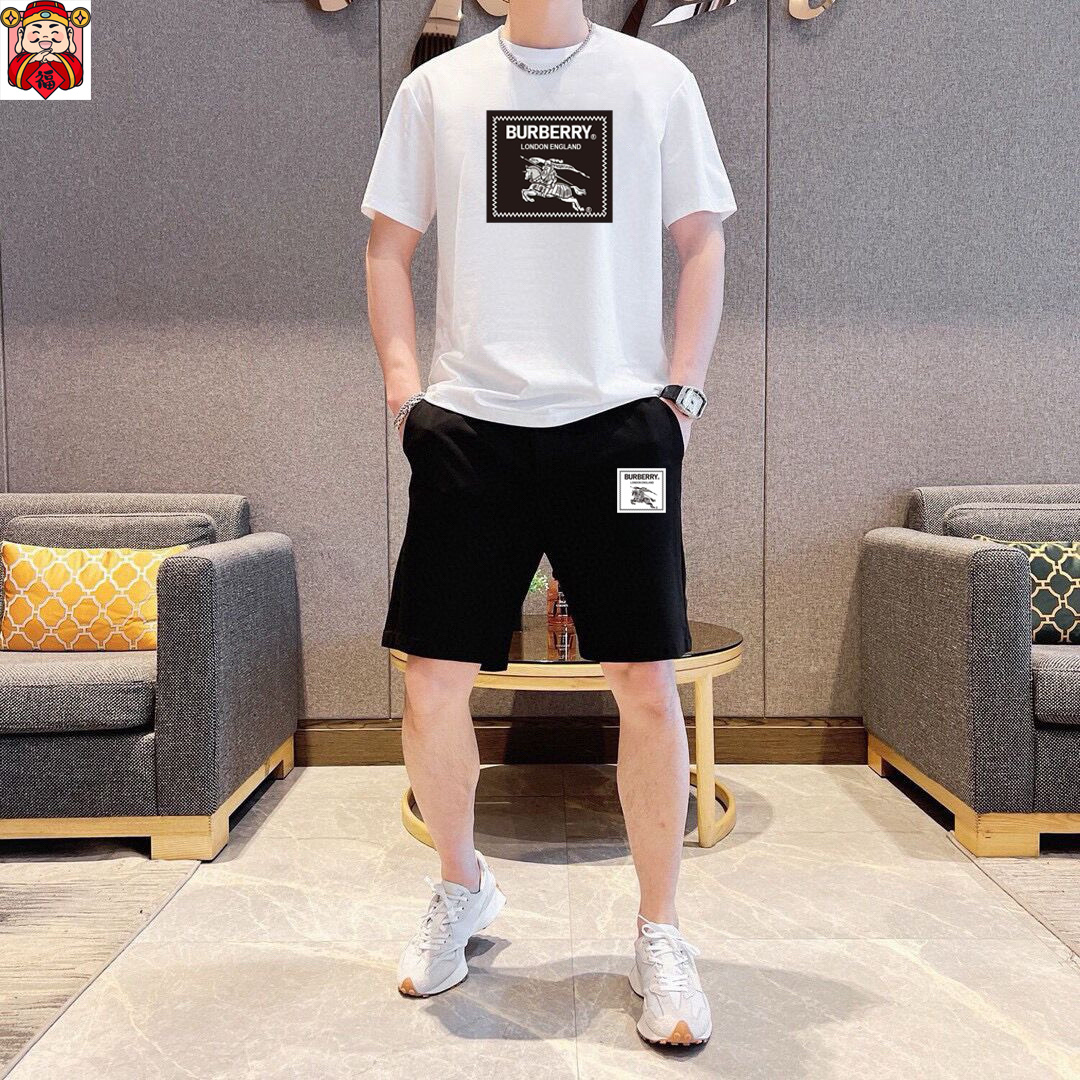 Burberry 品牌：巴宝莉 2026新款男士短袖短裤套装 销售 市面高端版本 手感细腻柔软 让你穿着更加舒适 立体裁剪版型超赞 尺码:M-5XL下单请报身高体重
