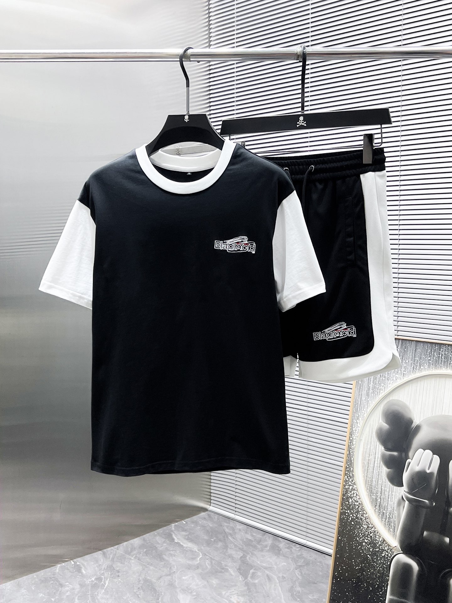Balenciaga 品牌：巴黎世家 2026圆领短袖短裤套装 纯棉面料上身不会闷热 爽滑舒适的亲肤效果更加透气