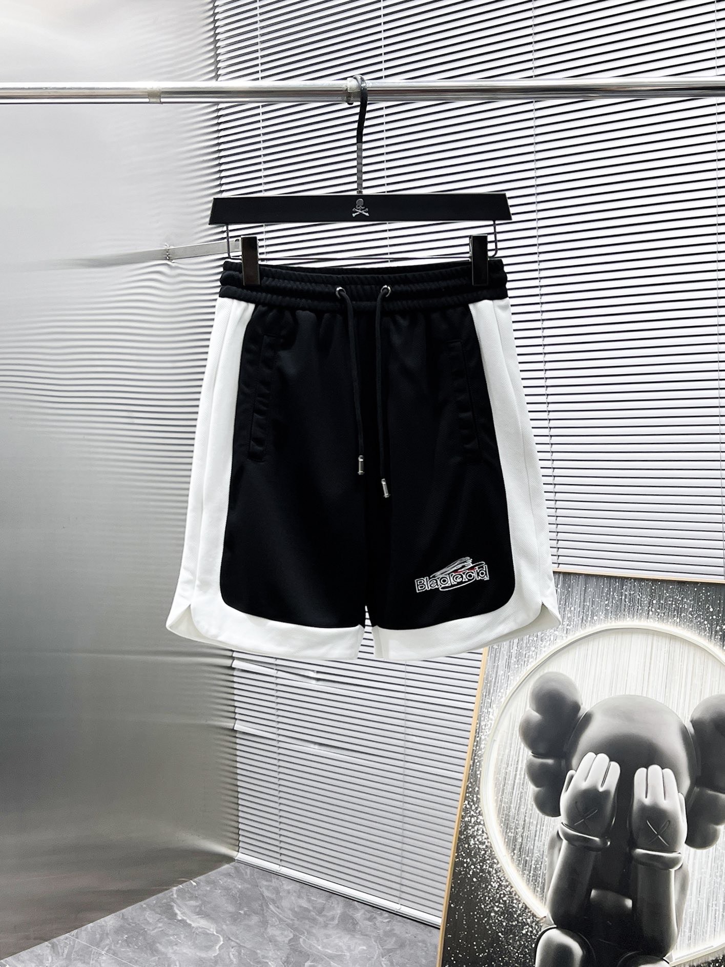 Balenciaga 品牌：巴黎世家 2026圆领短袖短裤套装 纯棉面料上身不会闷热 爽滑舒适的亲肤效果更加透气