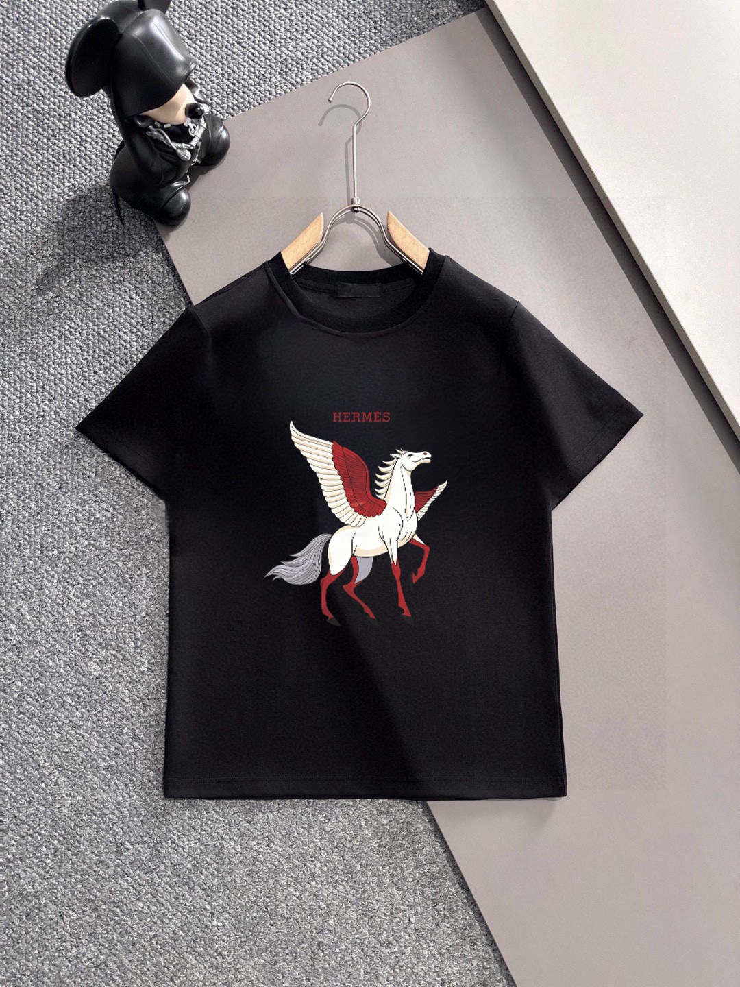 Hermès 品牌：爱马仕 2026新款男士短袖短裤套装 销售 市面高端版本 手感细腻柔软 让你穿着更加舒适 立体裁剪版型超赞 尺码:M-5XL下单请报身高体重