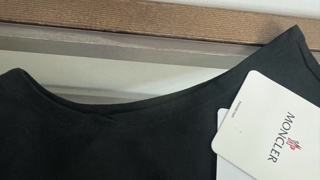 Balenciaga 品牌：巴黎世家 2026夏季新品背心T袖 简约款式 任何人都可以轻松驾驶 进口定制丝光棉面料 手软舒适有型 吸汗透气