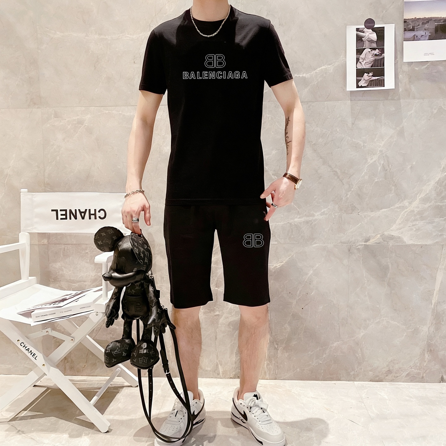 Balenciaga 品牌： 巴黎世家 2026新款男士短袖短裤套装 销售 市面高端版本 手感细腻柔软 让你穿着更加舒适 立体裁剪版型超赞 尺码:M-5XL下单请报身高体重