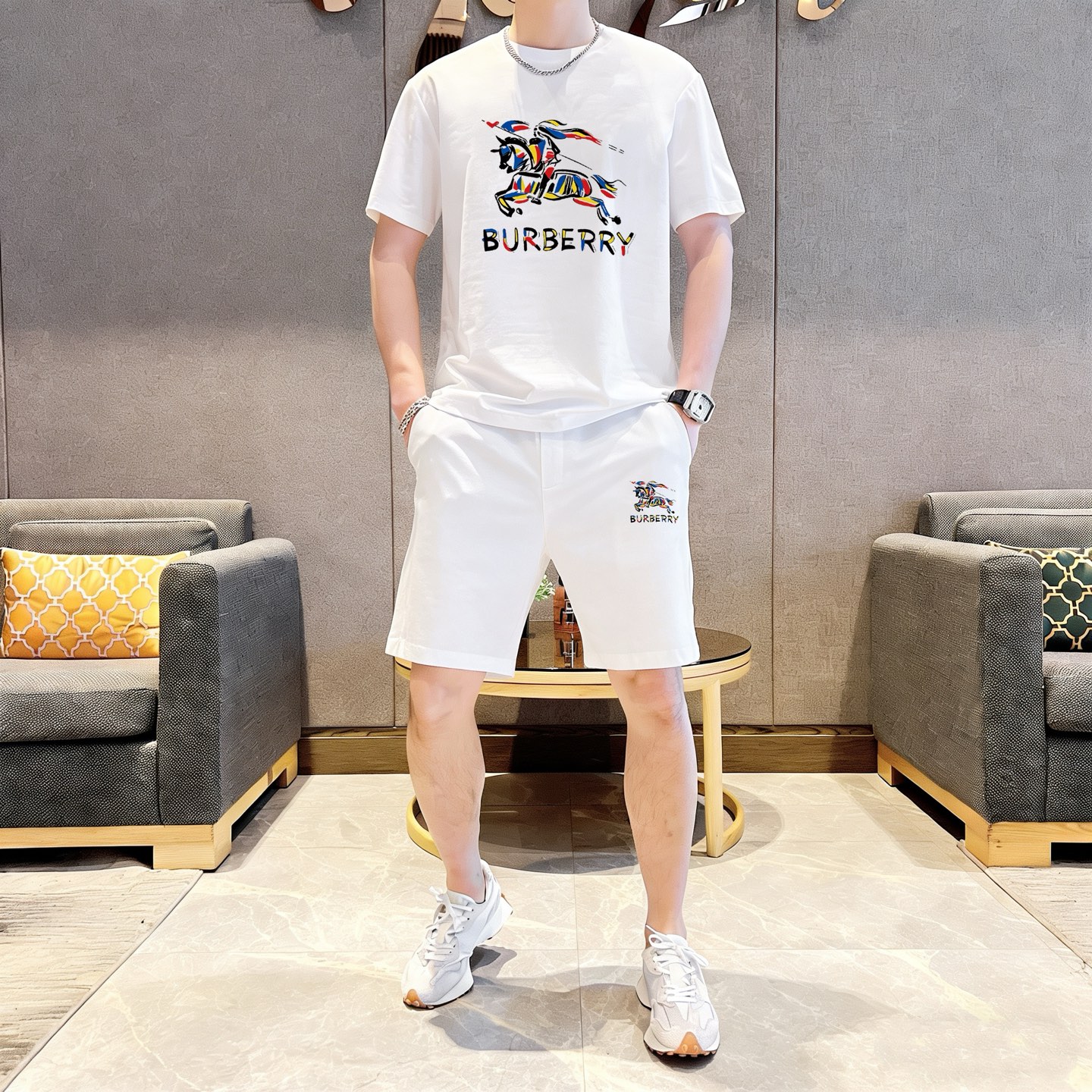 Burberry 品牌：巴宝莉 2026新款男士短袖短裤套装 销售 市面高端版本 手感细腻柔软 让你穿着更加舒适 立体裁剪版型超赞 尺码:M-5XL下单请报身高体重