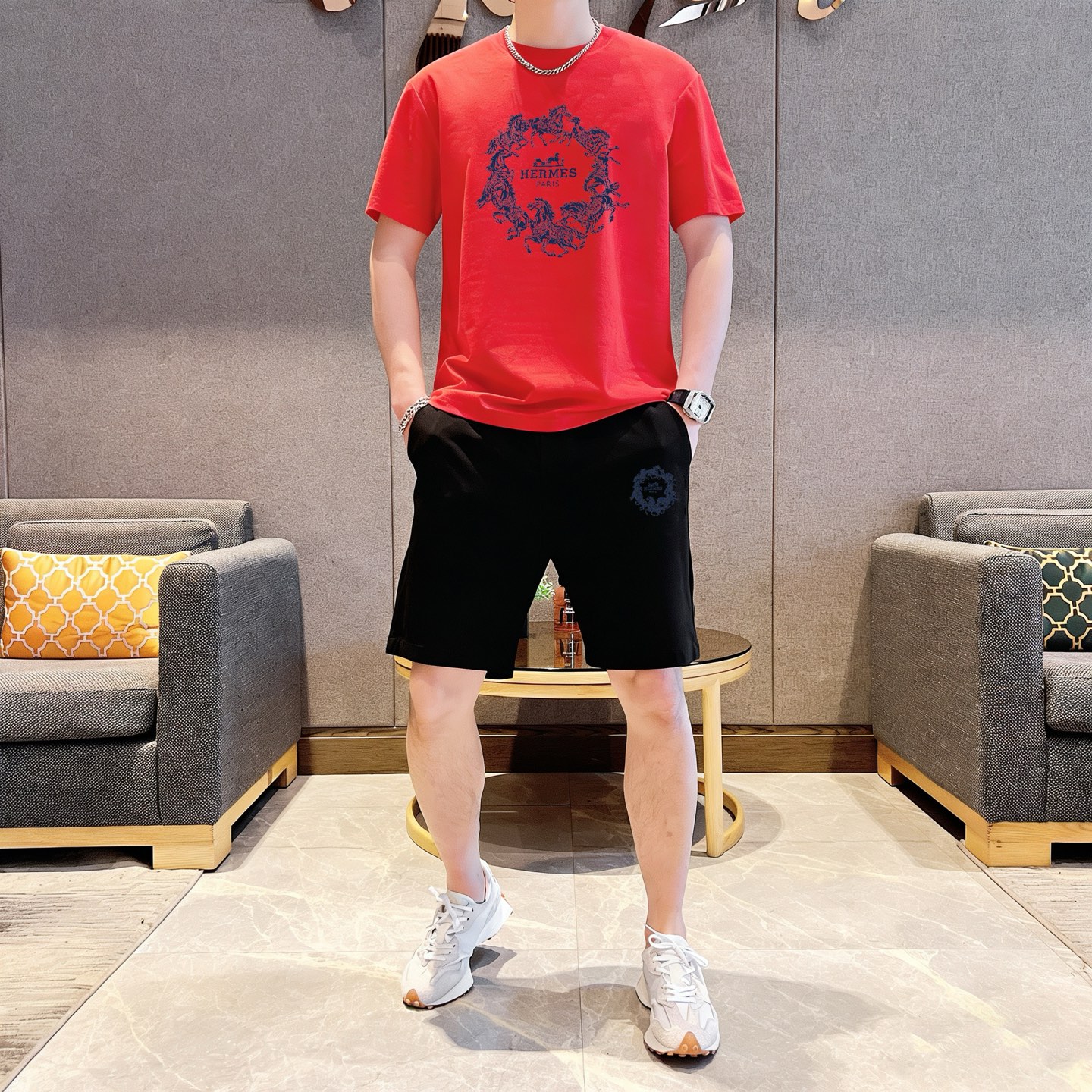 Hermès 品牌：爱马仕 2026新款男士短袖短裤套装 销售 市面高端版本 手感细腻柔软 让你穿着更加舒适 立体裁剪版型超赞 尺码:M-5XL下单请报身高体重
