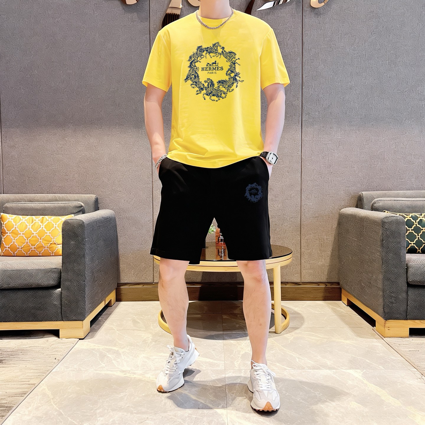 Hermès 品牌：爱马仕 2026新款男士短袖短裤套装 销售 市面高端版本 手感细腻柔软 让你穿着更加舒适 立体裁剪版型超赞 尺码:M-5XL下单请报身高体重