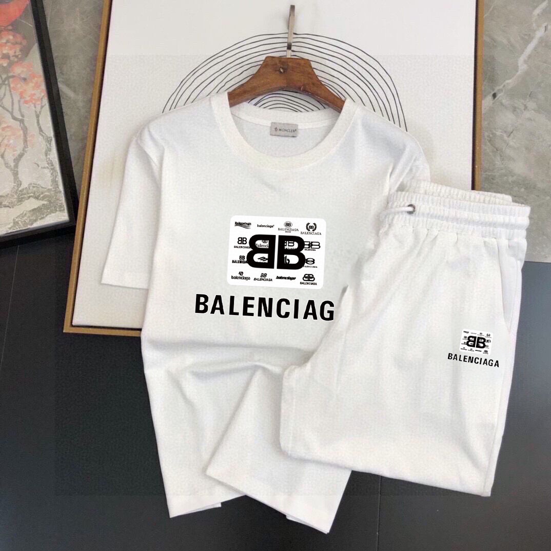 Balenciaga 品牌： 巴黎世家 2026新款男士短袖短裤套装 销售 市面高端版本 手感细腻柔软 让你穿着更加舒适 立体裁剪版型超赞 尺码:M-5XL下单请报身高体重