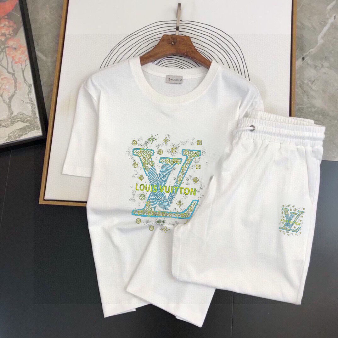 Unknown 品牌：LV 2026新款男士短袖短裤套装 销售 市面高端版本 手感细腻柔软 让你穿着更加舒适 立体裁剪版型超赞 尺码:M-5XL下单请报身高体重