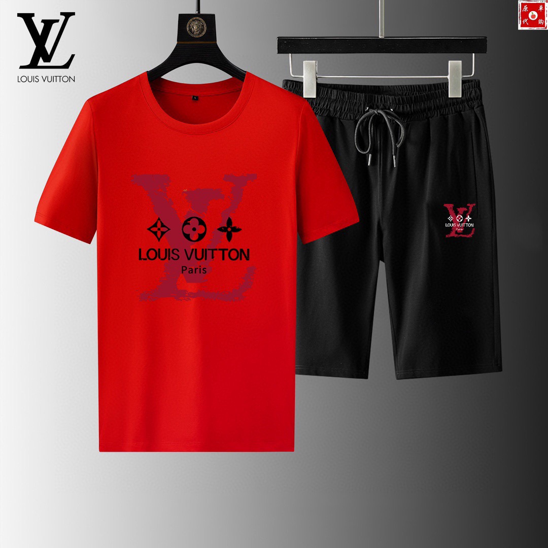Unknown 品牌：LV 2026新款男士短袖短裤套装 销售 市面高端版本 手感细腻柔软 让你穿着更加舒适 立体裁剪版型超赞 尺码:M-5XL下单请报身高体重