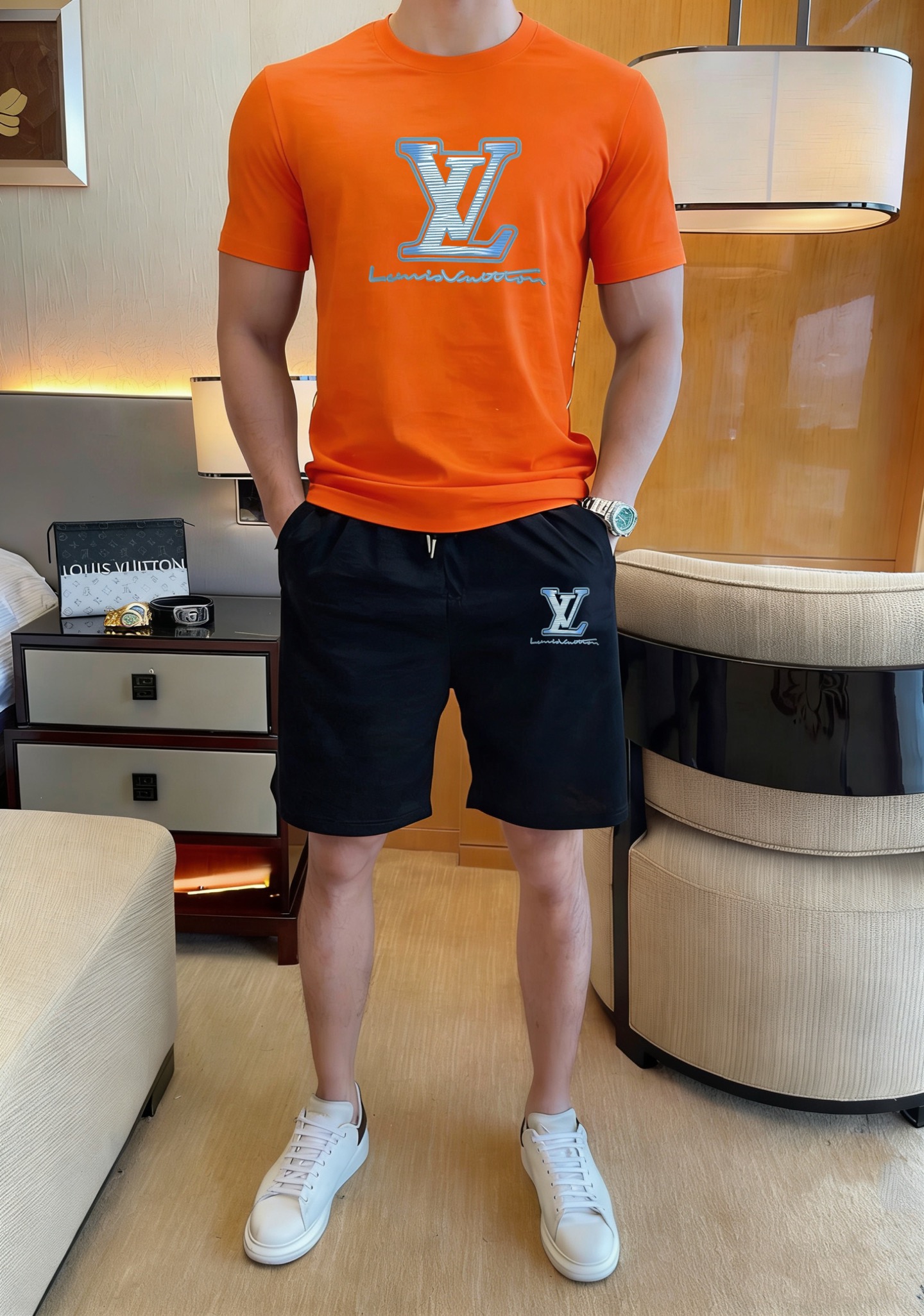 Unknown 品牌：LV 2026新款男士短袖短裤套装 销售 市面高端版本 手感细腻柔软 让你穿着更加舒适 立体裁剪版型超赞 尺码:M-5XL下单请报身高体重