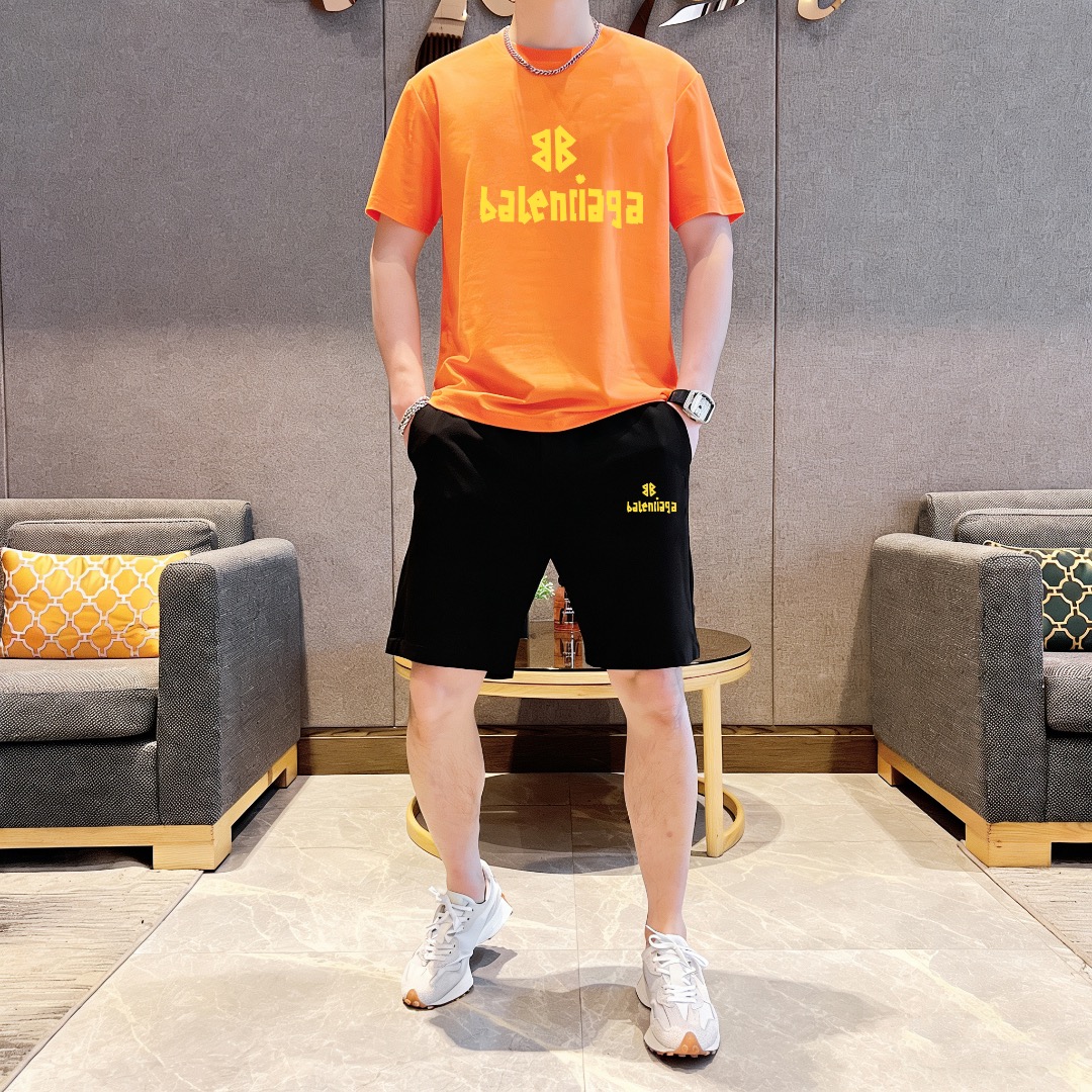 Balenciaga 品牌：巴黎世家 2026新款男士短袖短裤套装 销售 市面高端版本 手感细腻柔软 让你穿着更加舒适 立体裁剪版型超赞 尺码:M-5XL下单请报身高体重