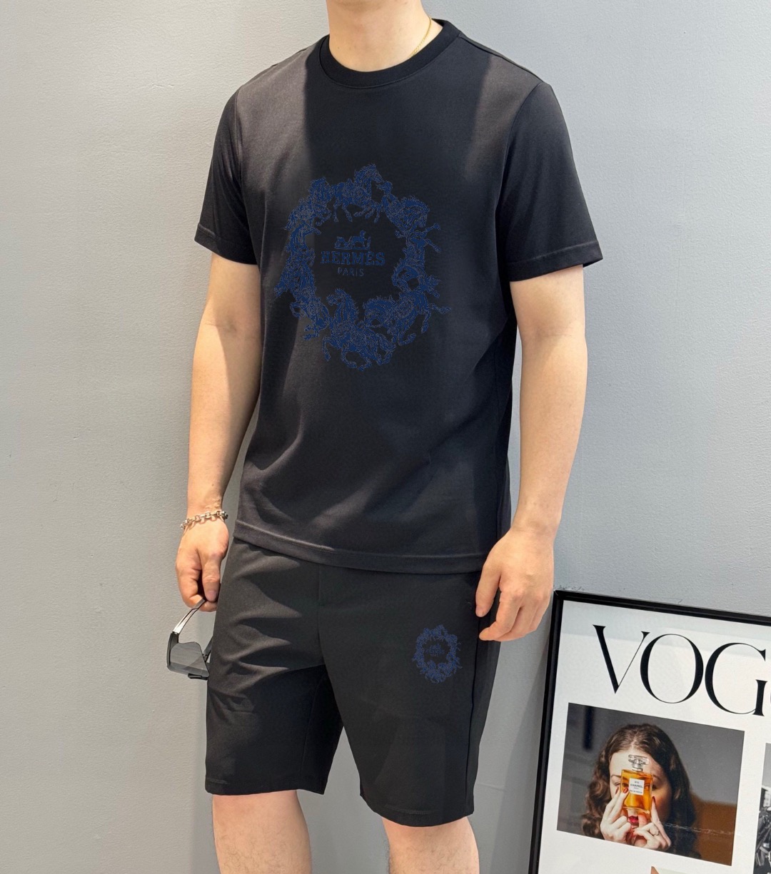 Hermès 品牌：爱马仕 2026新款男士短袖短裤套装 销售 市面高端版本 手感细腻柔软 让你穿着更加舒适 立体裁剪版型超赞 尺码:M-5XL下单请报身高体重