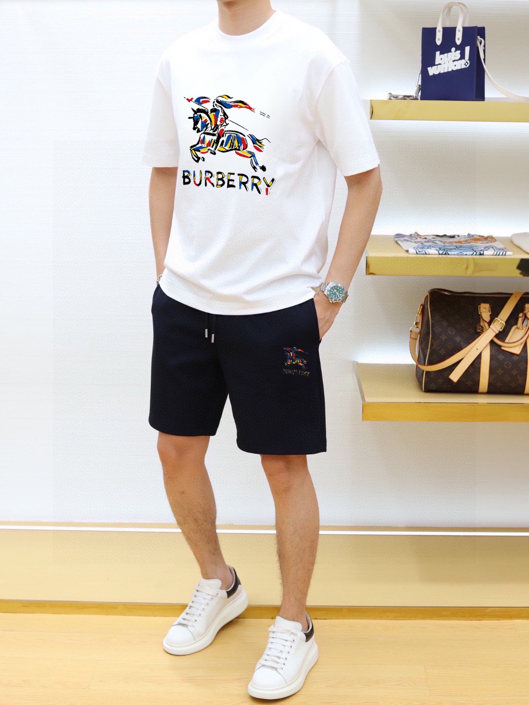 Burberry 品牌：巴宝莉 2026新款男士短袖短裤套装 销售 市面高端版本 手感细腻柔软 让你穿着更加舒适 立体裁剪版型超赞 尺码:M-5XL下单请报身高体重