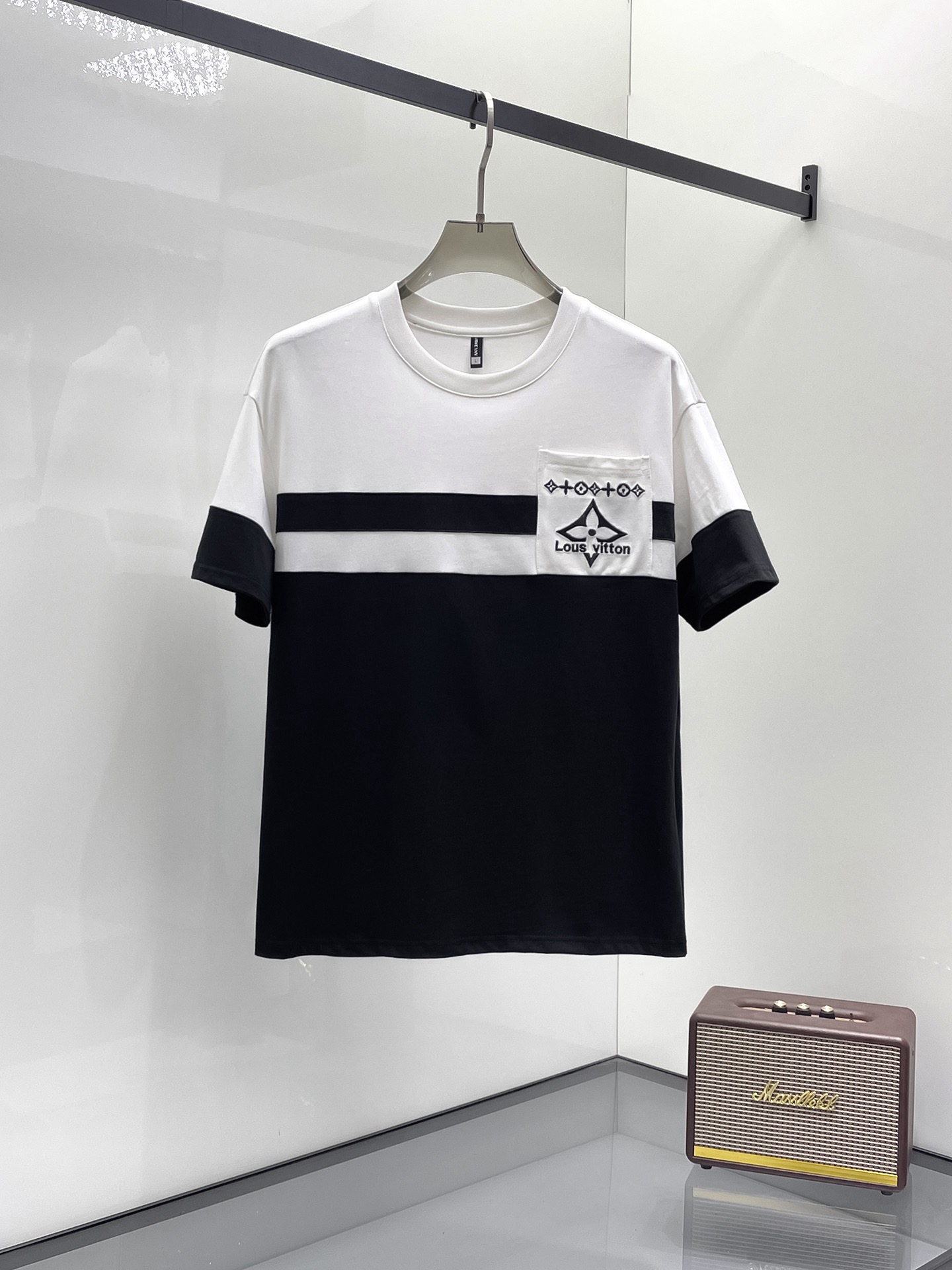 Unknown 品牌：LV 2026圆领短袖短裤套装 纯棉面料上身不会闷热 爽滑舒适的亲肤效果更加透气