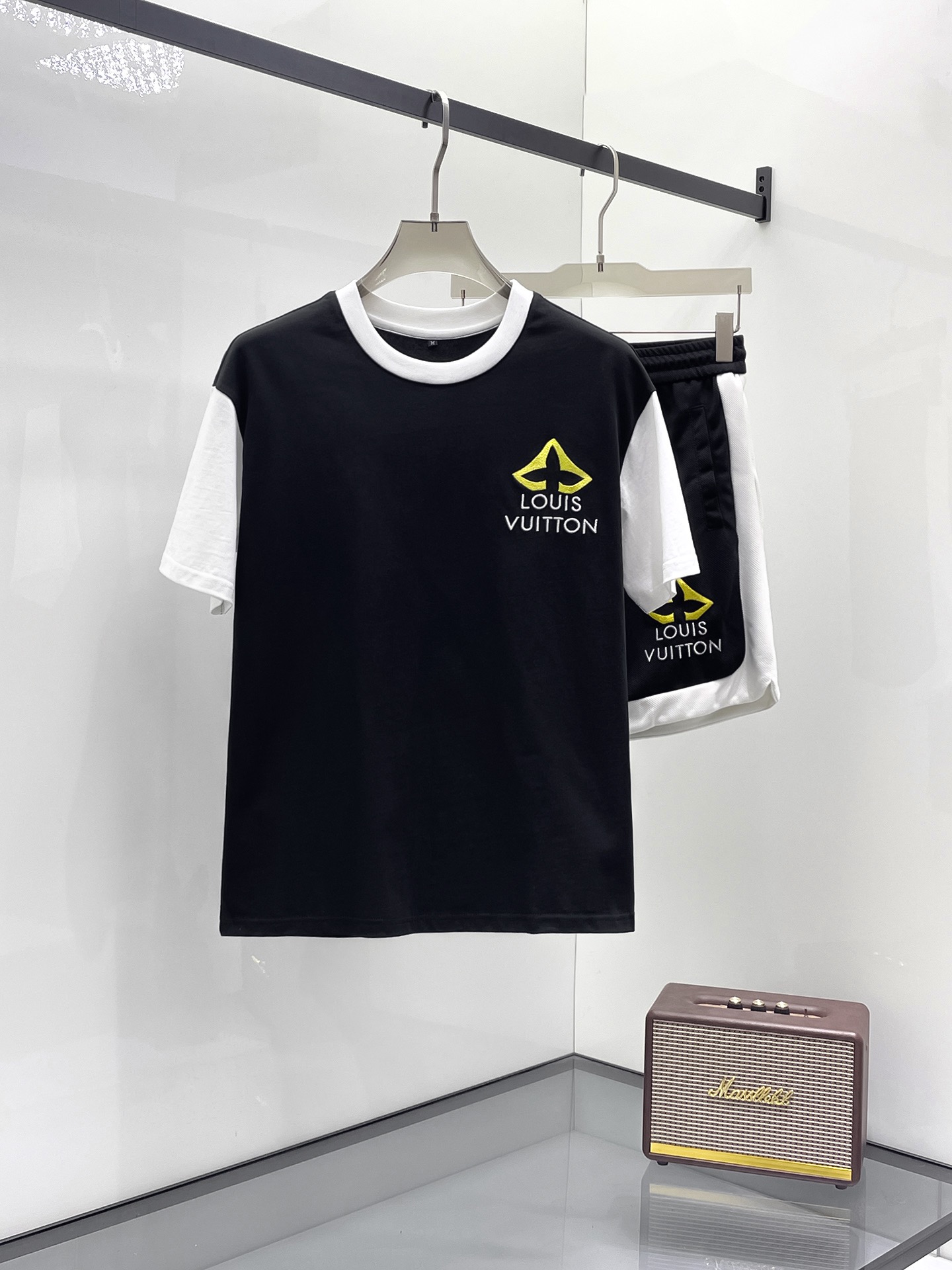 Unknown 品牌：LV 2026圆领短袖短裤套装 纯棉面料上身不会闷热 爽滑舒适的亲肤效果更加透气
