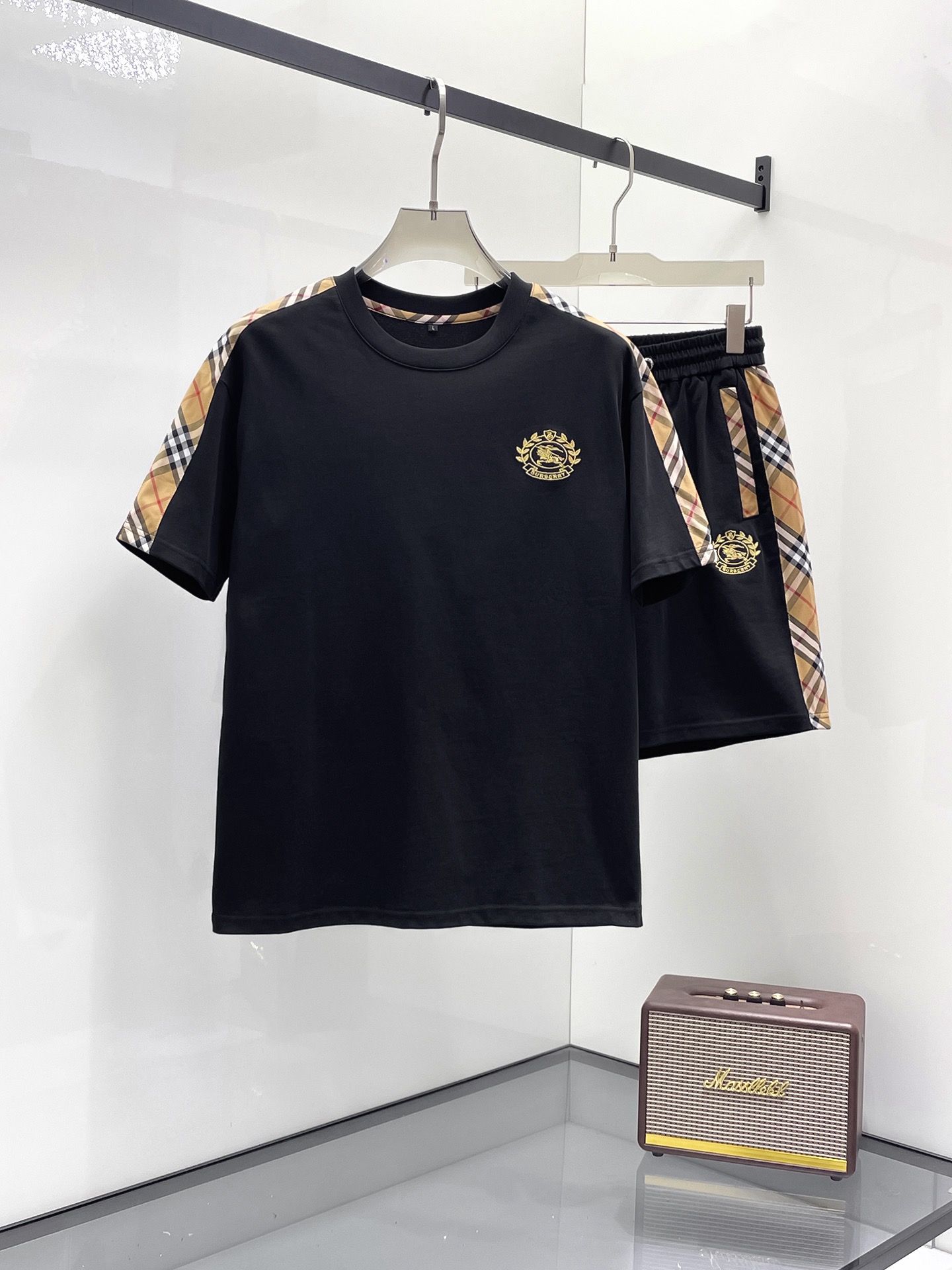 Burberry 品牌：巴宝莉 2026圆领短袖短裤套装 纯棉面料上身不会闷热 爽滑舒适的亲肤效果更加透气