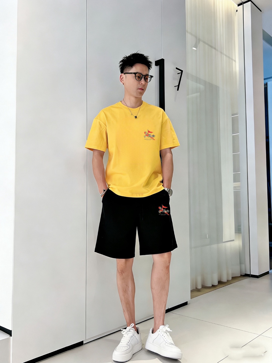 Burberry 品牌：巴宝莉 2026新款男士短袖短裤套装 销售 市面高端版本 手感细腻柔软 让你穿着更加舒适 立体裁剪版型超赞 尺码:M-5XL下单请报身高体重
