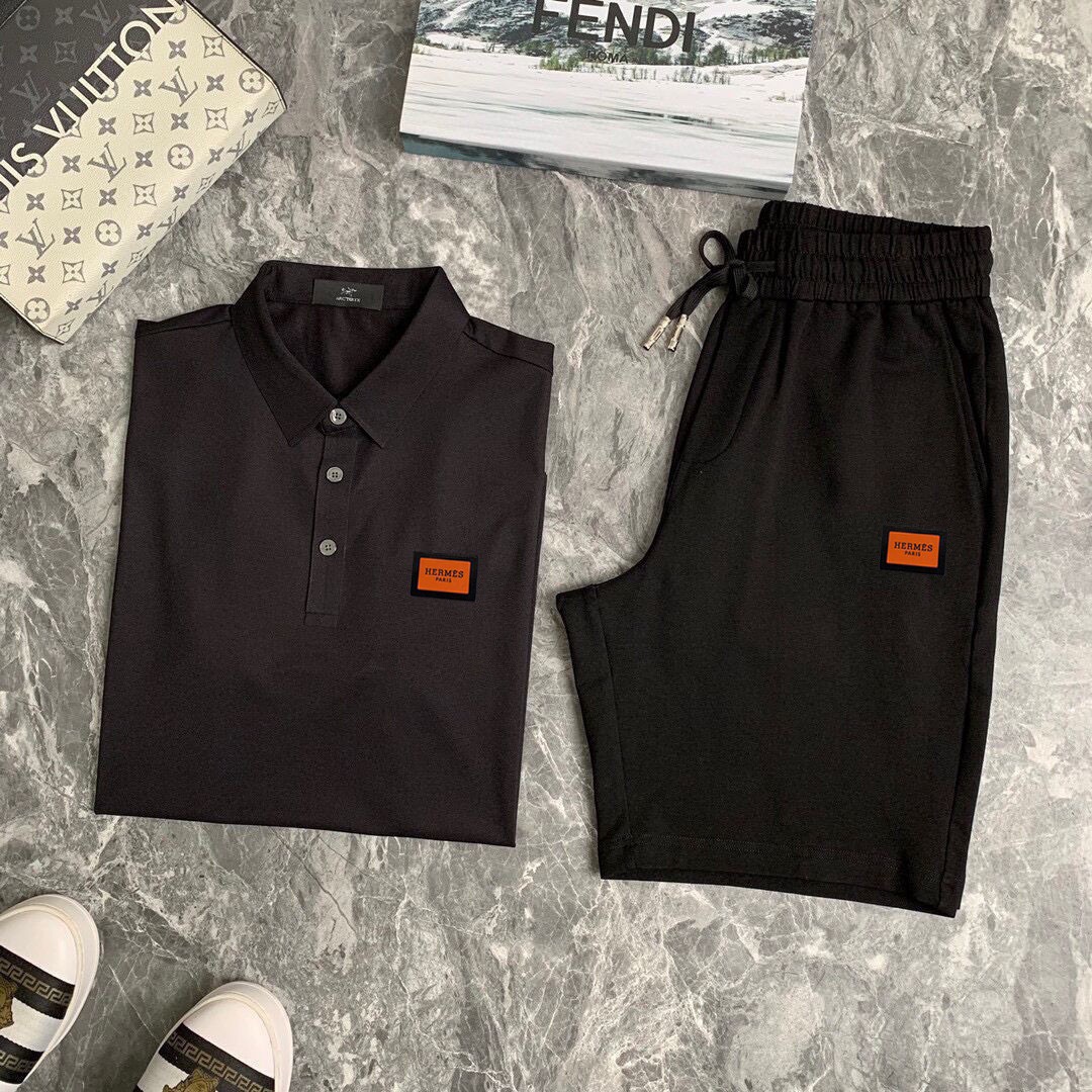 Hermès 品牌： 爱马仕 2026 世界知名奢侈品牌 夏季男士高品质 货翻领套装 采用进口 面料
