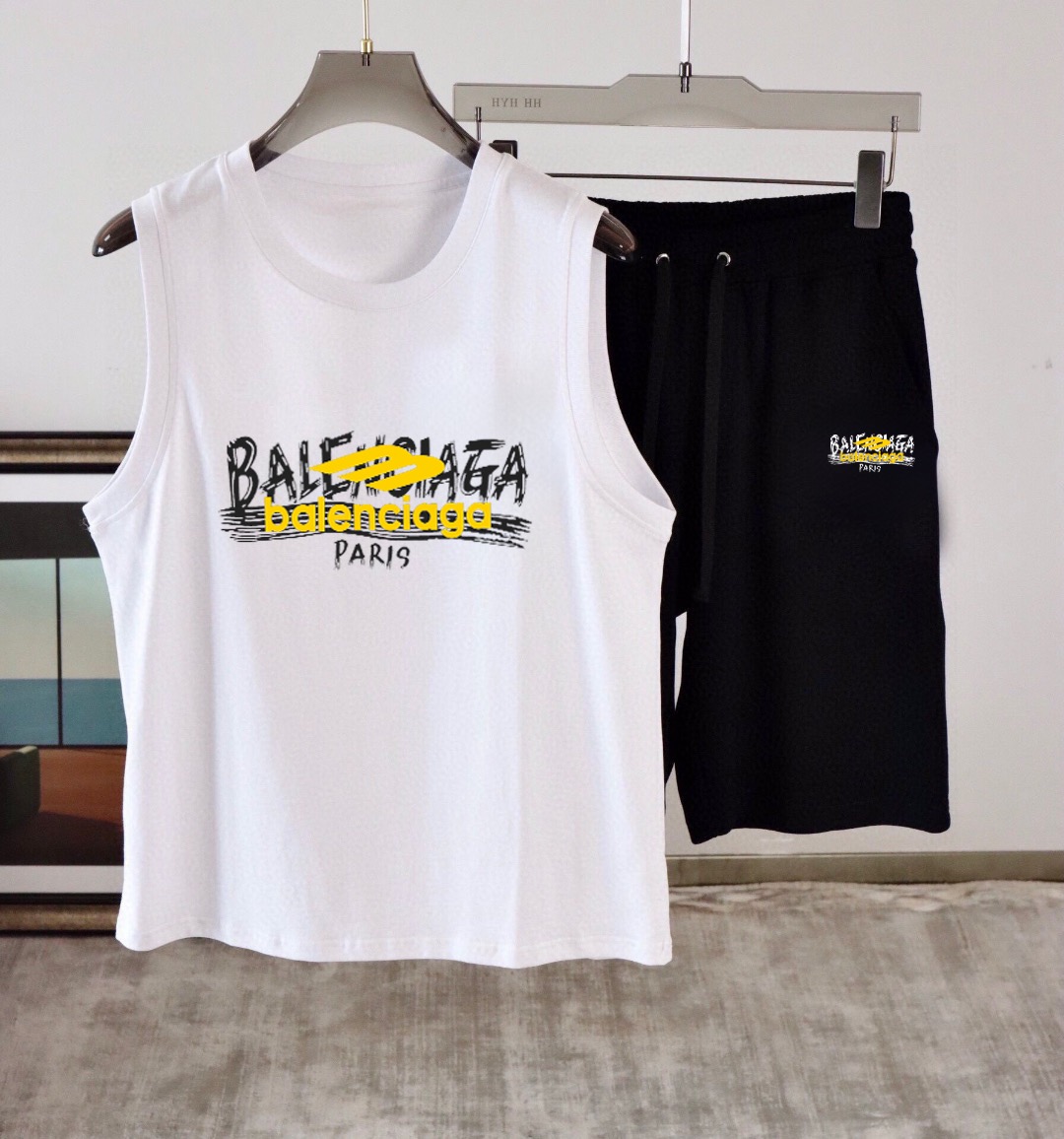 Balenciaga 品牌：巴黎世家 2026 夏季新品背心套装