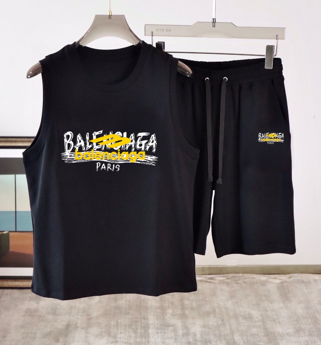 Balenciaga 品牌：巴黎世家 2026 夏季新品背心套装
