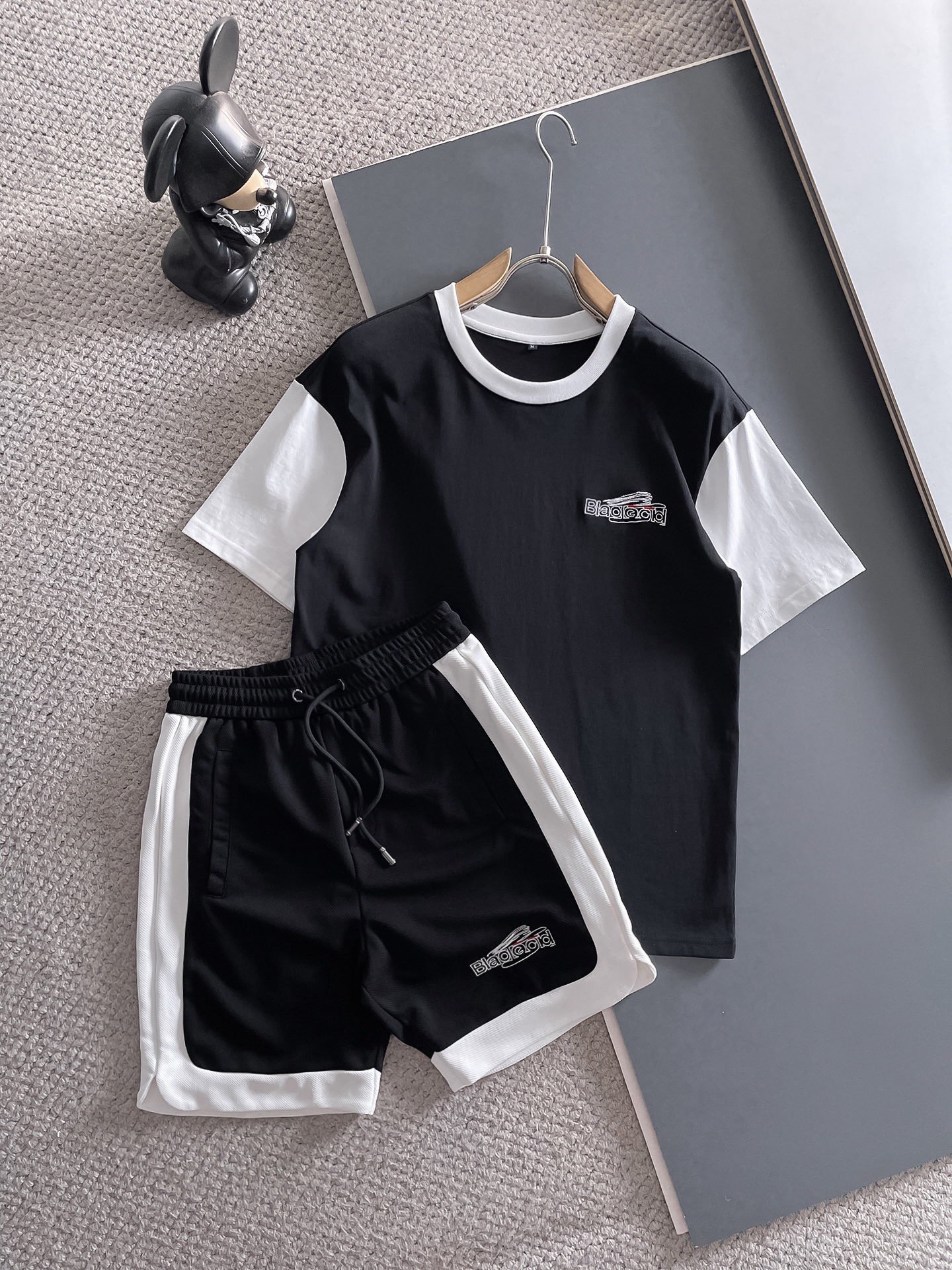 Balenciaga 品牌：巴黎世家 2026圆领短袖短裤套装 纯棉面料上身不会闷热 爽滑舒适的亲肤效果更加透气