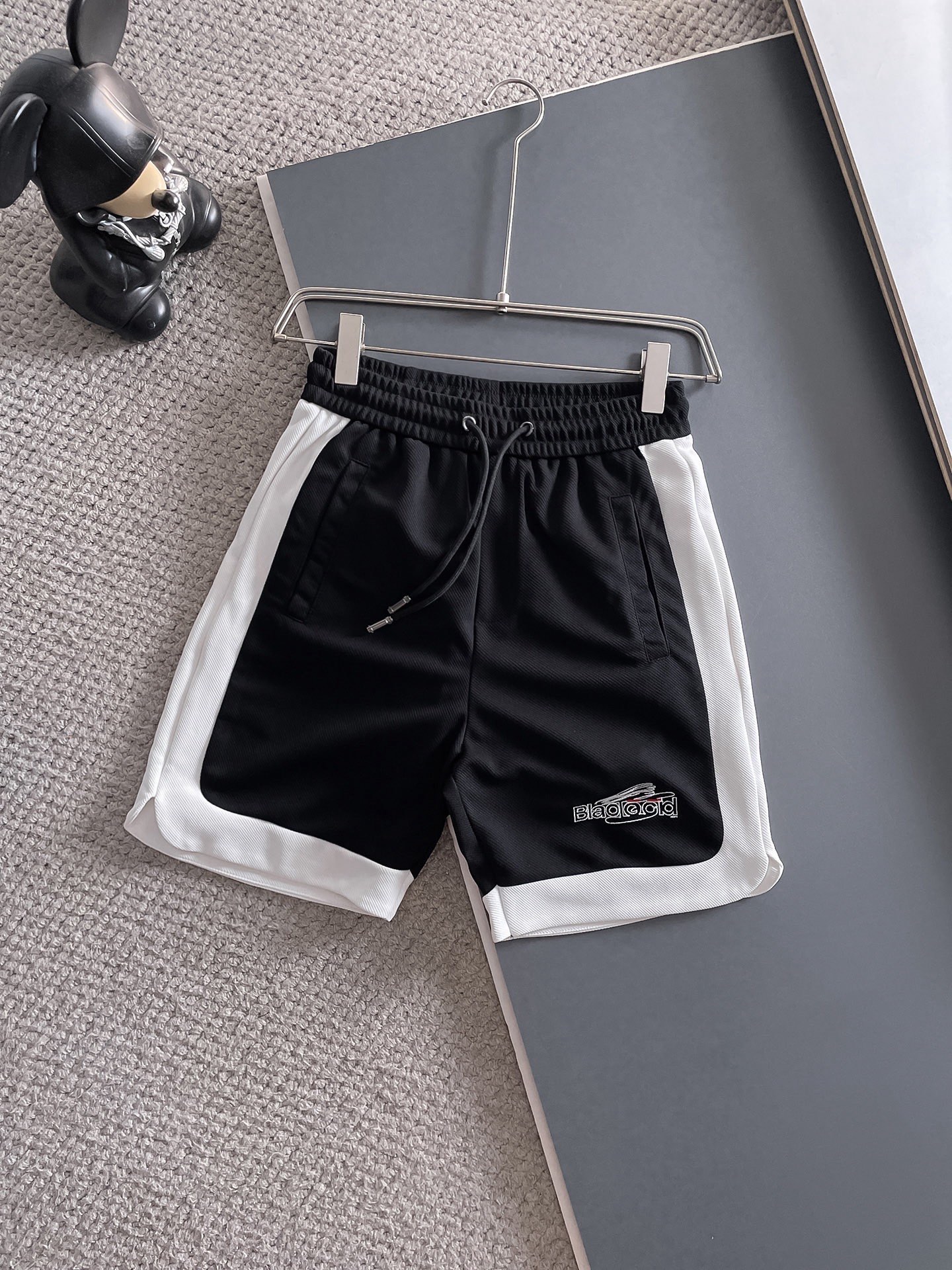 Balenciaga 品牌：巴黎世家 2026圆领短袖短裤套装 纯棉面料上身不会闷热 爽滑舒适的亲肤效果更加透气