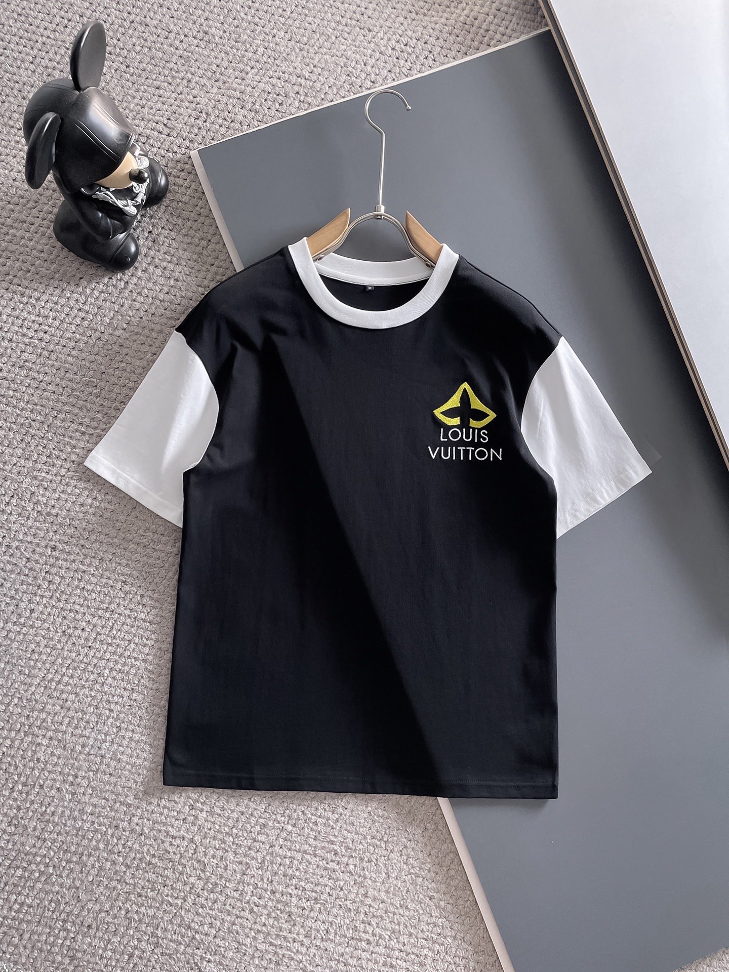 Unknown 品牌：LV 2026圆领短袖短裤套装 纯棉面料上身不会闷热 爽滑舒适的亲肤效果更加透气