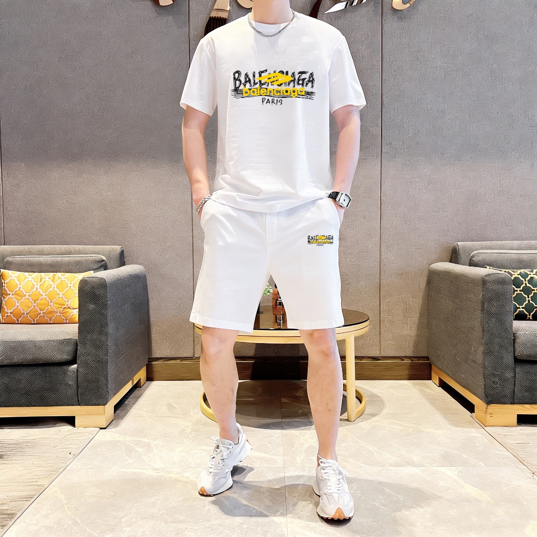 Balenciaga 品牌：巴黎世家 2026新款男士短袖短裤套装 销售 市面高端版本 手感细腻柔软 让你穿着更加舒适 立体裁剪版型超赞 尺码:M-5XL下单请报身高体重