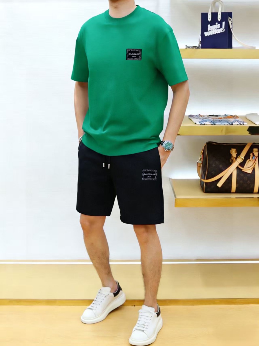 Balenciaga 品牌：巴黎世家 2026新款男士短袖短裤套装 销售 市面高端版本 手感细腻柔软 让你穿着更加舒适 立体裁剪版型超赞 尺码:M-5XL下单请报身高体重