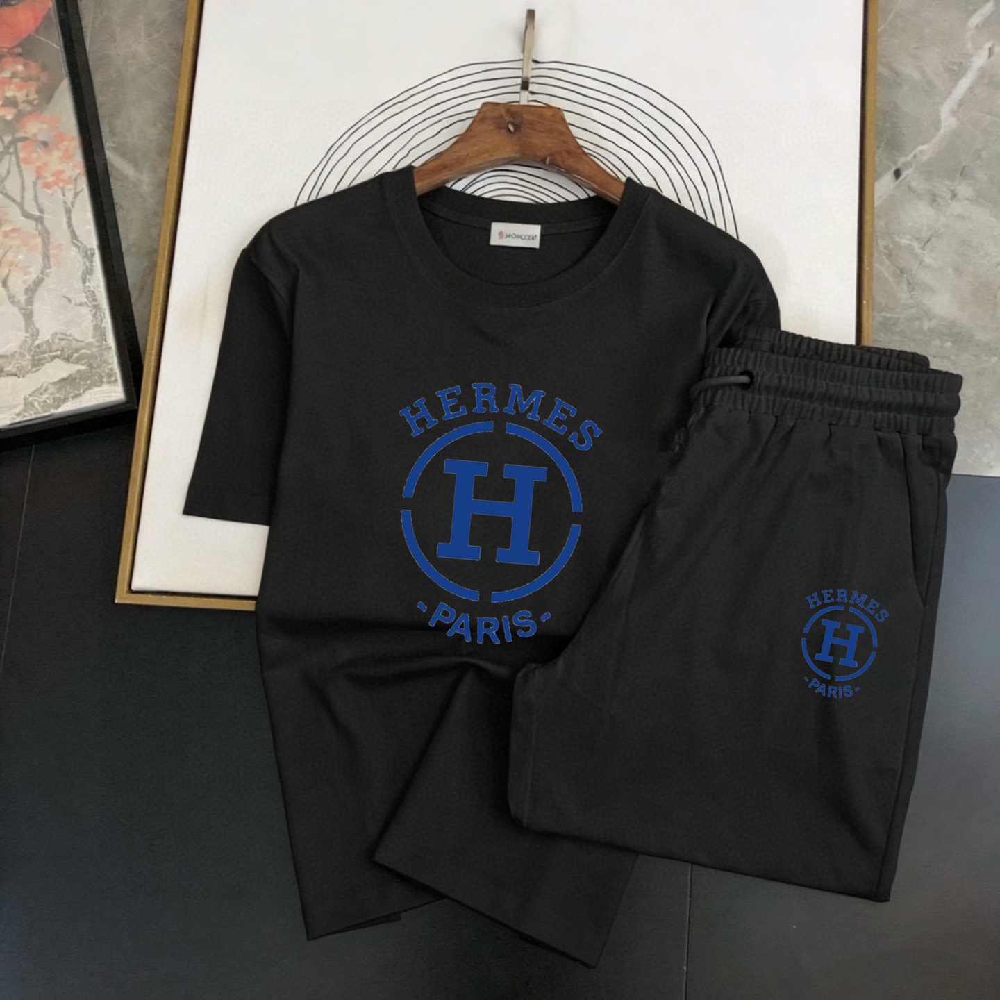 Hermès 品牌：爱马仕 2026新款男士短袖短裤套装 销售 市面高端版本 手感细腻柔软 让你穿着更加舒适 立体裁剪版型超赞 尺码:M-5XL下单请报身高体重