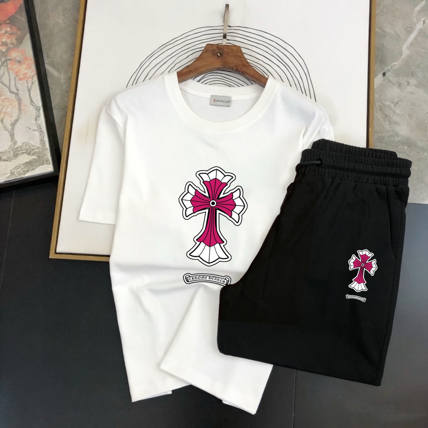 Chrome Hearts 品牌：克罗心 2026新款男士短袖短裤套装 销售 市面高端版本 手感细腻柔软 让你穿着更加舒适 立体裁剪版型超赞 尺码:M-5XL下单请报身高体重