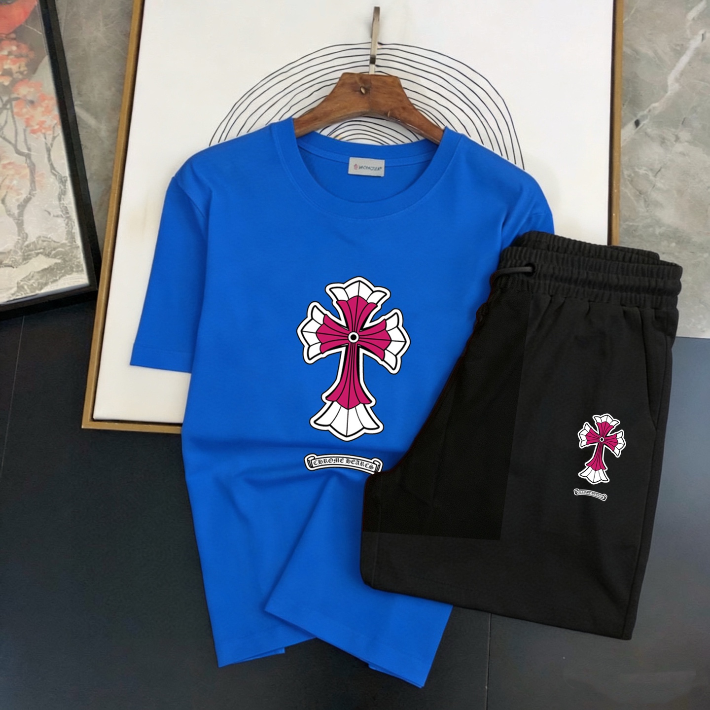 Chrome Hearts 品牌：克罗心 2026新款男士短袖短裤套装 销售 市面高端版本 手感细腻柔软 让你穿着更加舒适 立体裁剪版型超赞 尺码:M-5XL下单请报身高体重
